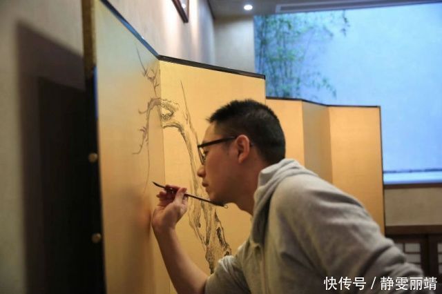 万亨|青年画家万亨:金屏风上“妙笔生花”,再现“金碧辉煌”