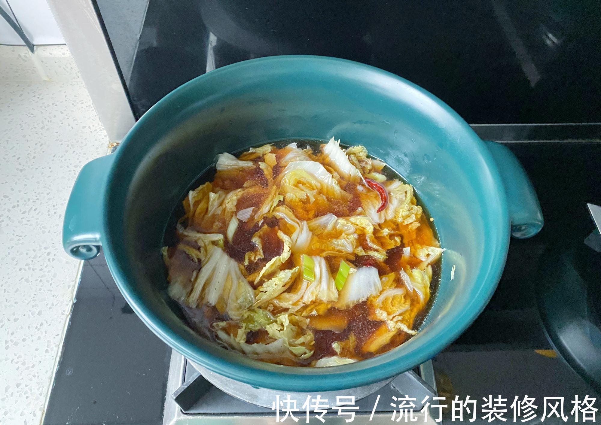 白菜豆腐煲怎么做好吃？先放豆腐还是放白菜？简单2步入味又好吃