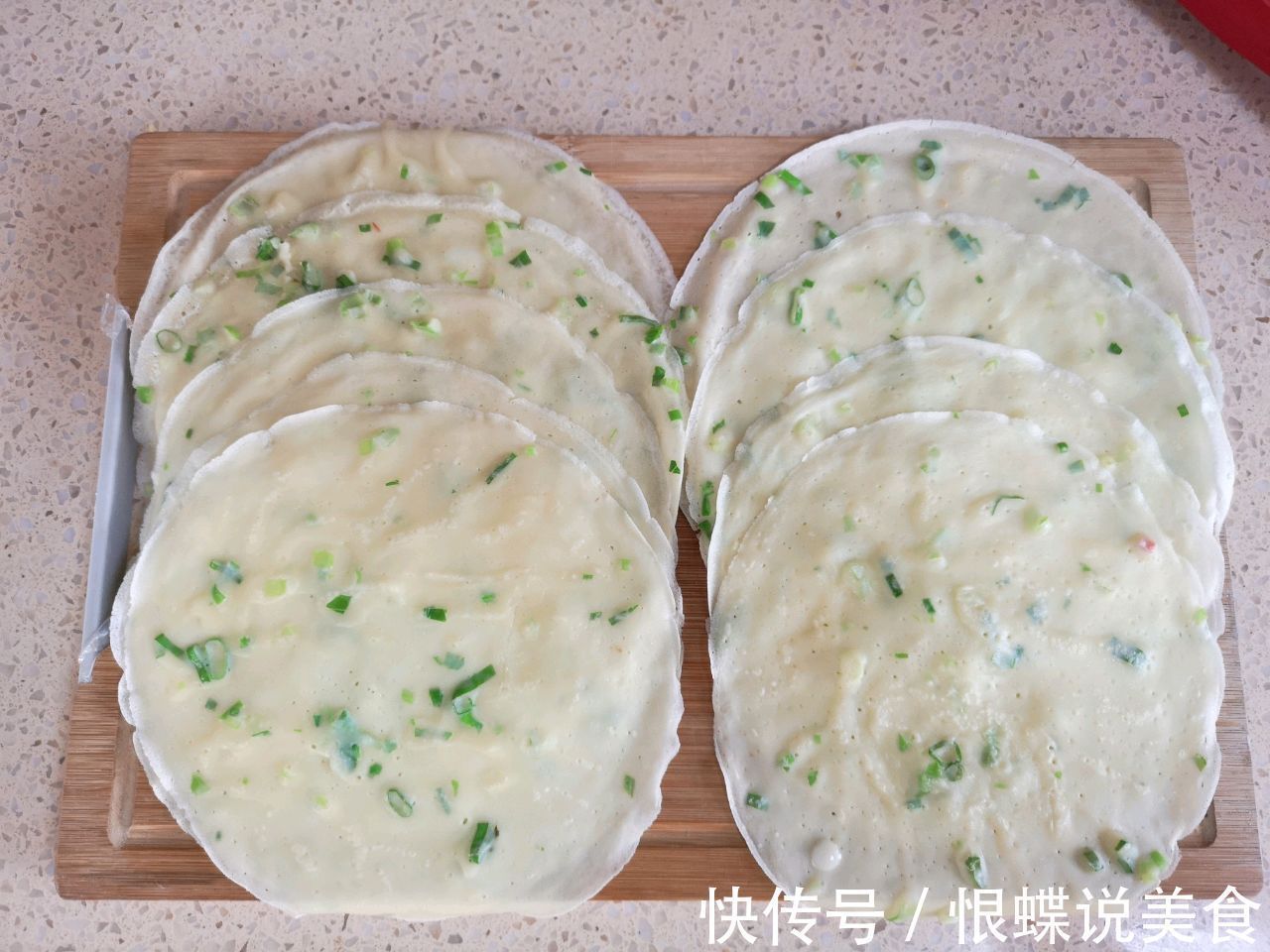 早上没时间做早饭，这个鸡蛋饼筷子搅一搅就上桌，10分钟搞定