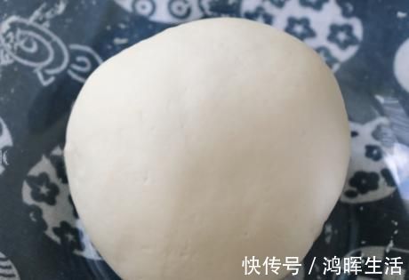 一日三餐|做手擀面，和面时多加这2样，面条劲道爽滑更营养，久煮不断