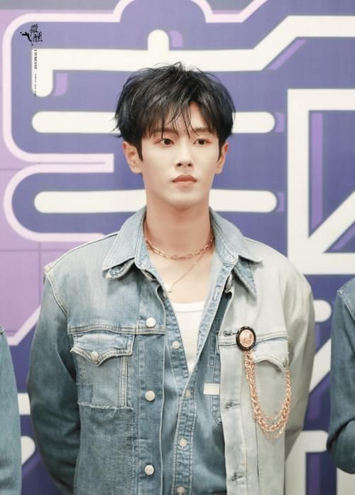  衔接|李汶翰UNINE刚解散无缝衔接《追光21》，重复选秀条件不够遭群嘲