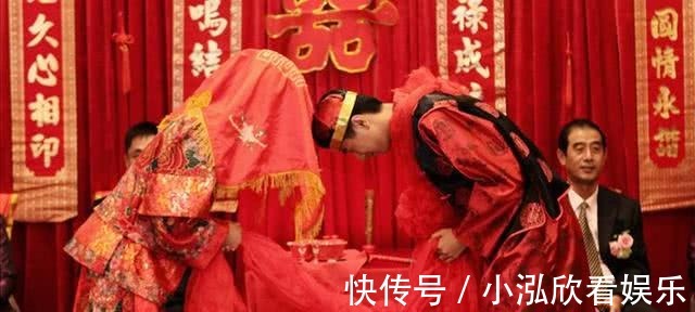 乡邻$盲人新郎娶亲，请老秀才写婚联，众人一看，纷纷感叹妙不可言