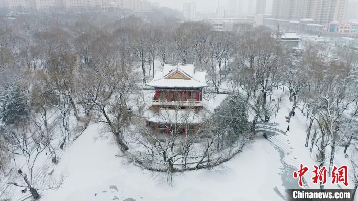 柳湖公园|甘肃平凉民众雪地里寻“冬趣”