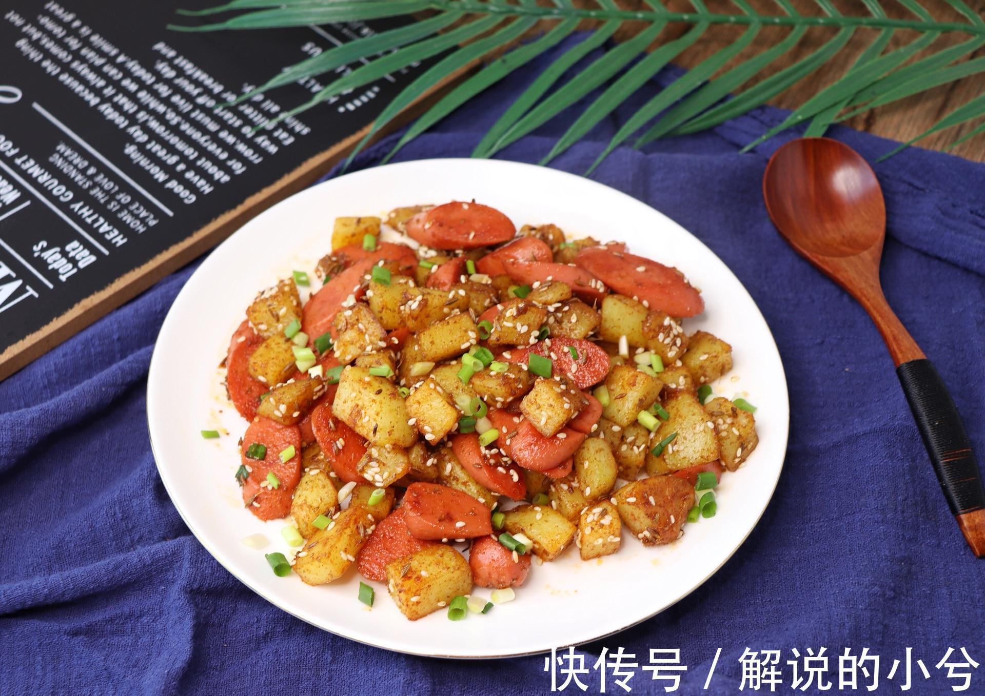 土豆和火腿搭配，加入一把孜然，随手一炒就是一道下饭菜