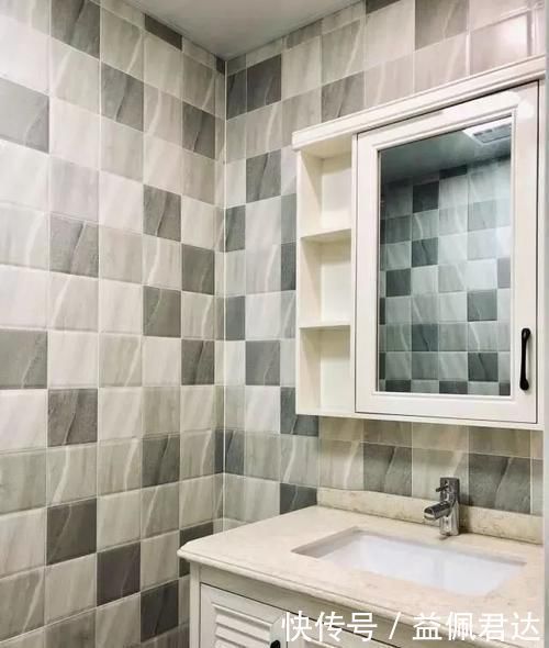 马赛克|老公坚持在过道打柜子,完工后我懵了,电视墙十分抢眼,谁见过!