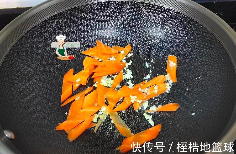 焯水|秋天，此三样素菜一起炒，鲜美极了，不放肉炒也香，秋天吃特养人