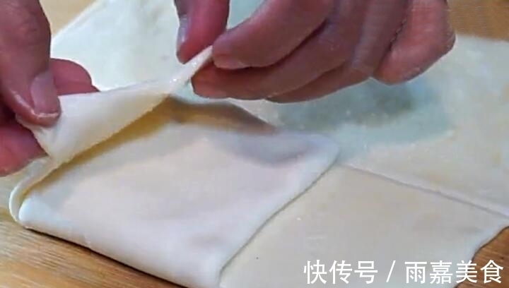 烙饼时,不要傻傻只放油,面点师教你一招,饼柔软起层又筋道