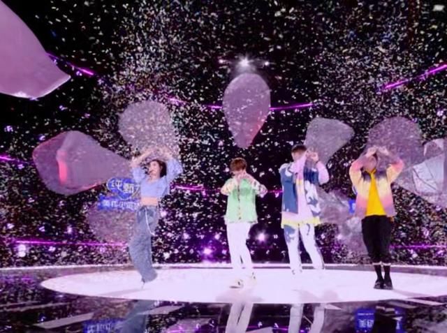 鹿晗黄子韬又合体，同台合作女团舞，鹿晗称感受到了幸福