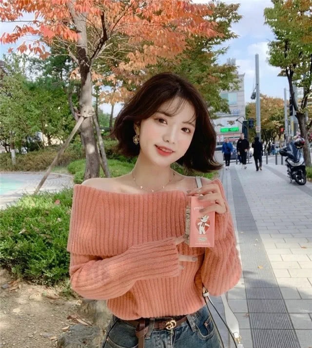 小姐姐 上了年纪的女人,尽量少弄这“4种”发型,显老不说还拉低气质!