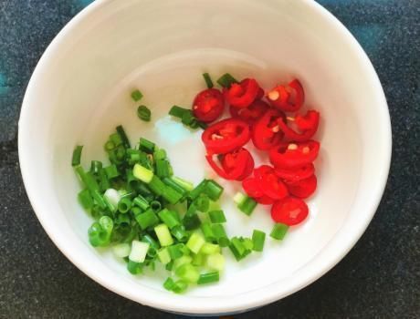 白灼八爪鱼为啥咬不动海边渔民指出做错的步骤,原来这做法才对