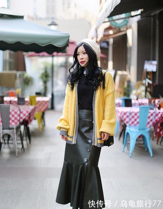 毛衫 毛衣下面别配裤子了，今年流行“毛衣+半身裙”，温柔有女人味！