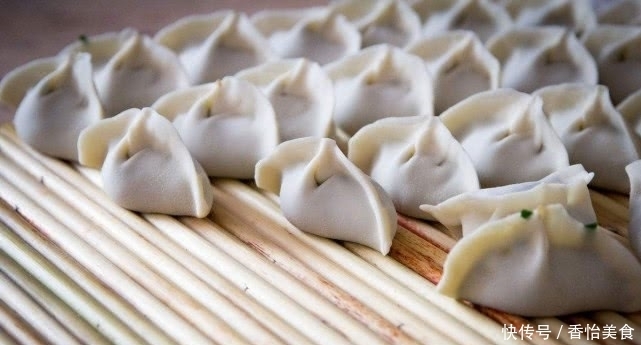 饺子馅|拌猪肉饺子馅时,加水万万不可,省掉这一步,饺子馅更鲜更嫩