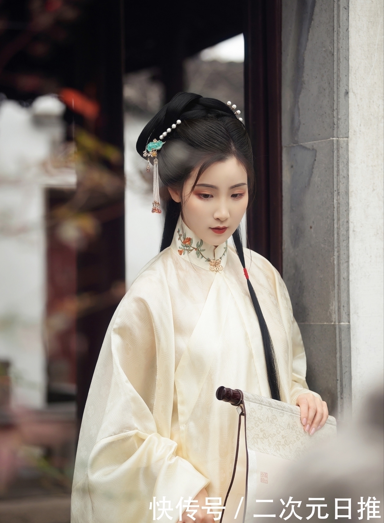 赏月@诗·十首丨乡愁似酒五更醉,往事如烟万里空