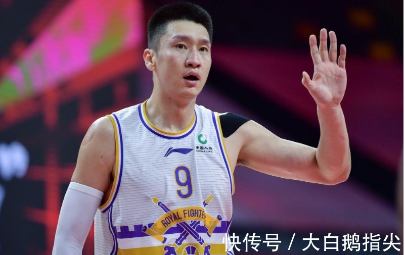 cb工作人员对他例行检查，着急回国的他还称：你知道我是谁吗？