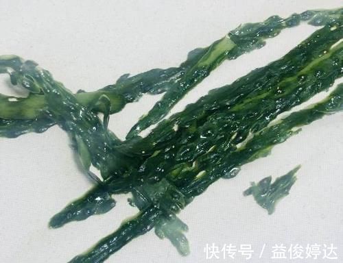 黄瓜的新做法,只需要用筷子搅一搅,拌一拌,比凉皮还好吃