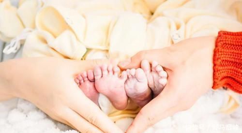 护士|护士说生了“双胞胎”,爸爸听后转身就跑,知道原因后护士笑翻了