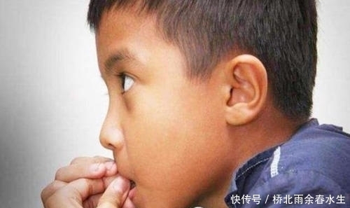 行为|孩子出现这4种“古怪”行为,家长要多留心,娃心理可能出了问题!