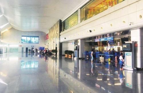 飞机|为何大家宁愿坐5小时的高铁,却不去坐2小时的飞机,原因很现实