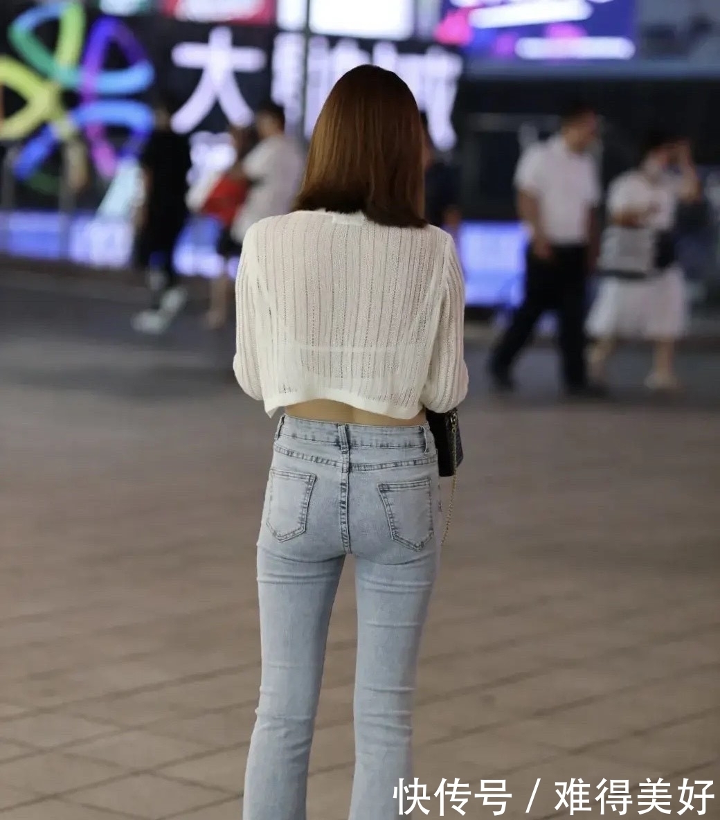 牛仔裤|牛仔裤搭配让你更加笔直,上身效果很好,彰显清新优雅气息