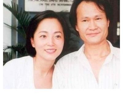 污垢|石榴姐，現身鄉村務農，墻上滿是煙灰污垢，身價過億生活仍節儉