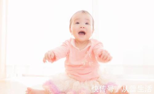 适应能力|宝宝半岁以后，若是还不会做这4个动作，可能是发育遇阻碍了