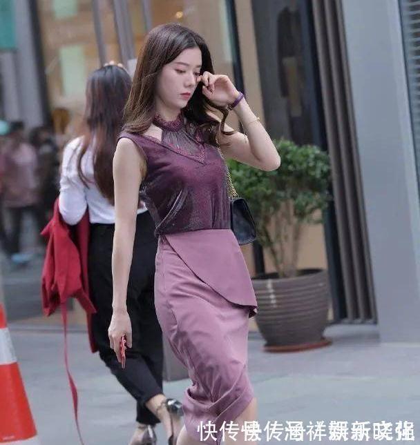 街拍小姐姐，清凉打扮，身材有型简单舒适美成了小仙女