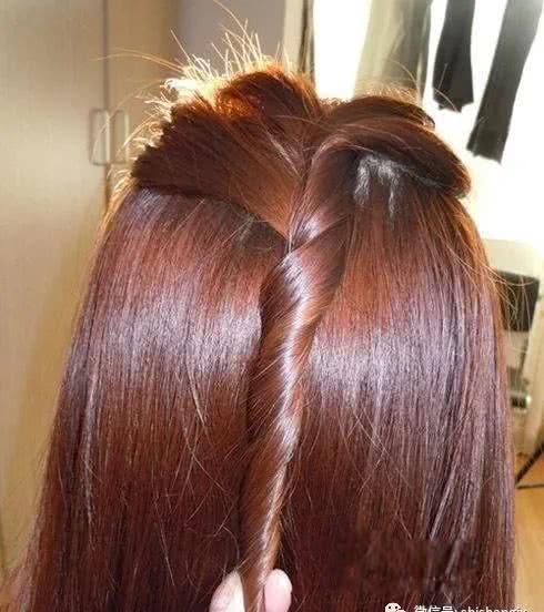2款简单的长发发型扎法,让你瞬间变得美丽动人
