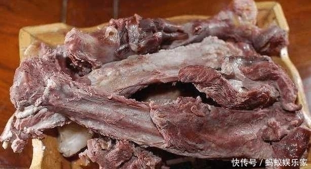 蒙古族人|实拍蒙古族人吃的晚餐，太奢侈太豪华了怪不得一个个那么壮