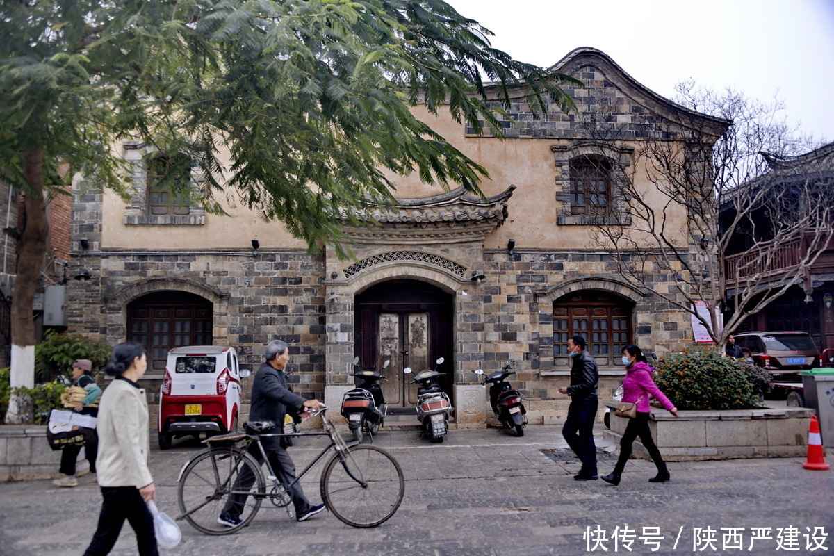 建水古城扫街照片【严建设】