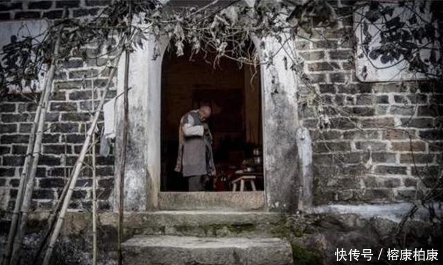 百家衣|他因菩萨托梦,花费43年时间自建寺庙,一件百衲衣穿到80多岁