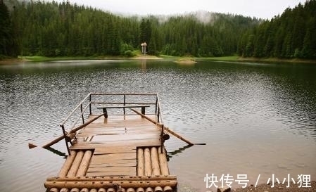 涵咏!杜甫在江边沉思,创作了一首七律,开篇乃千古名句,结尾很接地气