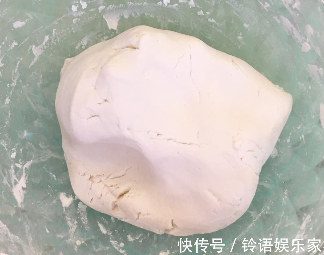 做红糖粑粑，别只会加红糖，多加这2样，色泽更红亮，味道更香甜