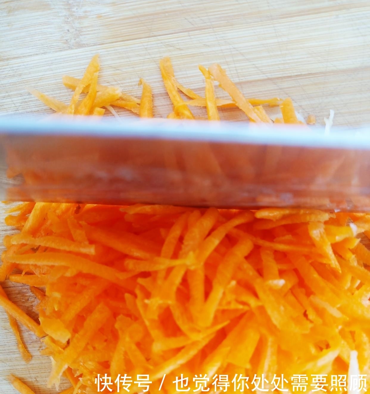 小饼|这样做的蔬菜小饼专治孩子挑食，一个一个吃不停