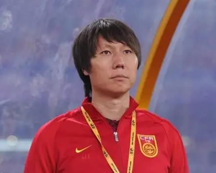 董路|董路说44岁李铁“咎由自取”！媒体爆料：李铁下课是场外原因
