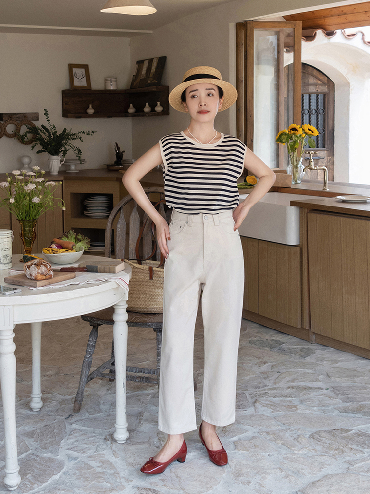 帆布鞋|小个子女生入秋就这么穿,蓝色衬衫搭高腰裤又飒又美,显高又显瘦