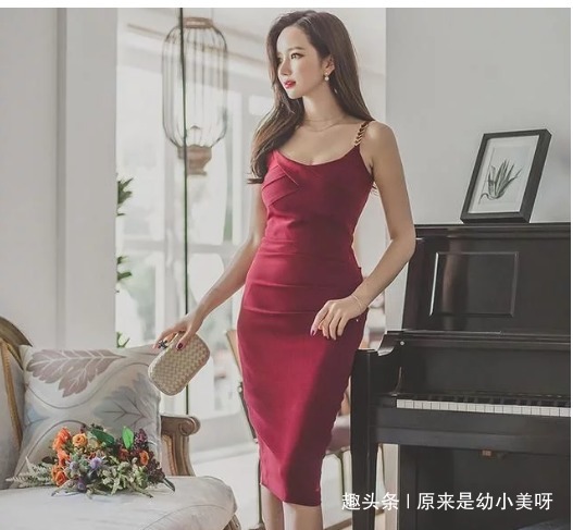 A字裙 气质唯美的酒红色吊带修身A字裙,凸显职场美女的优雅气质