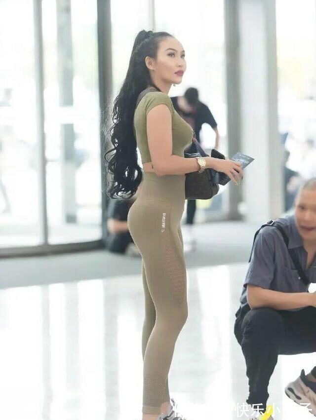 优雅 打底裤展现女神的时尚个性,不失自然优雅