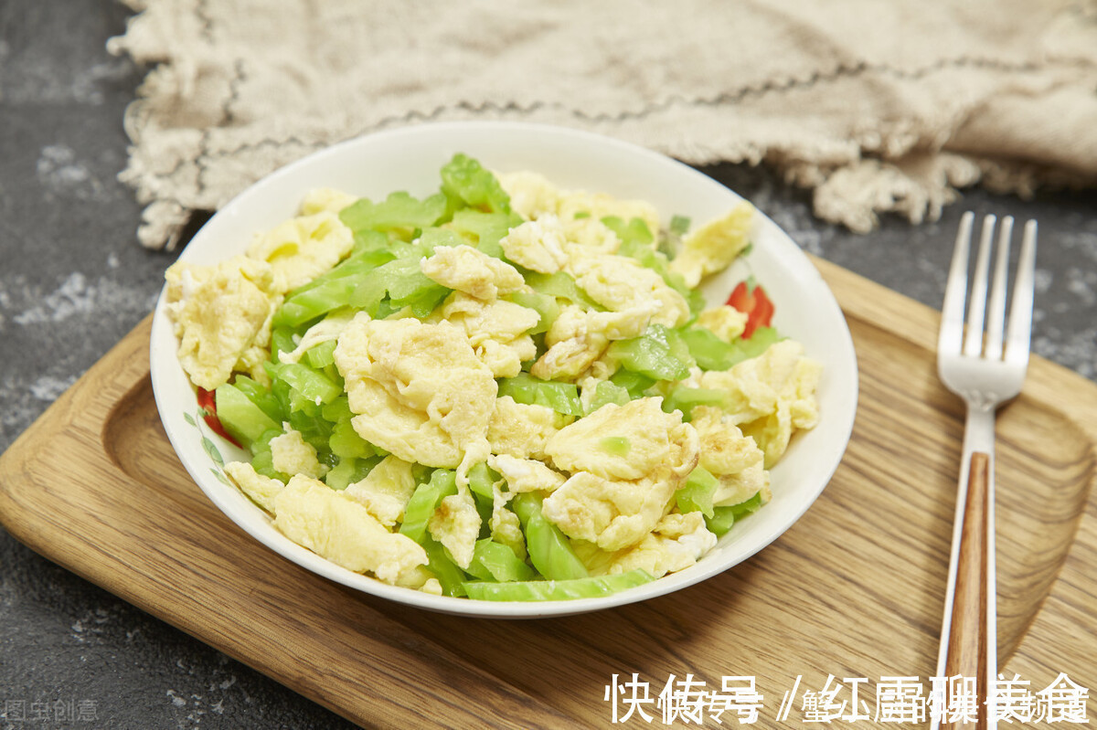 炒鸡蛋直接下油锅是不对的，大厨多加1样，鸡蛋蓬松软嫩，真好吃