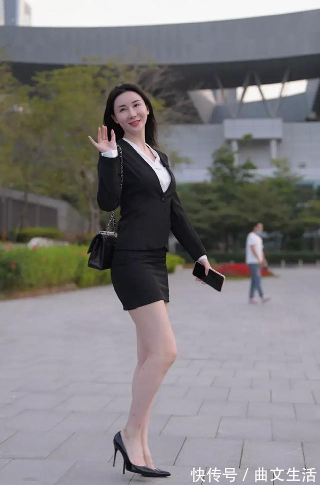 优雅 “职业装”穿到了街头, 可谓优雅又时髦, 营造另一种美感!