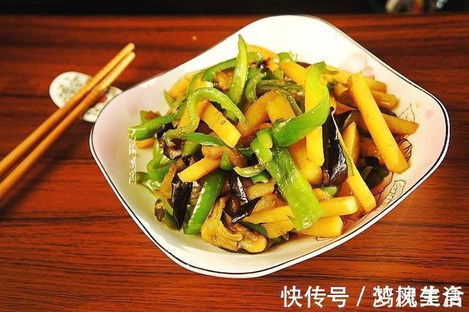 土豆和它才是“天生一对”，我家隔天必吃1次，不放肉比肉还香