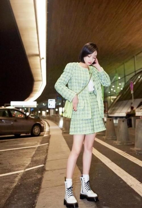 扔掉你的卫衣吧，太土了！现在流行穿“香菜衣”，时髦舒适还高级