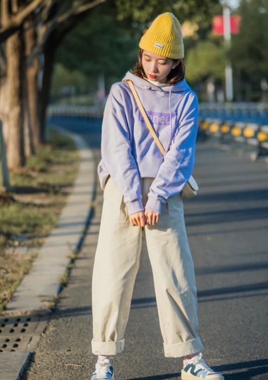 下半身 小个子穿卫衣竟然这么时髦!选择这几种流行色,活力十足还不挑人