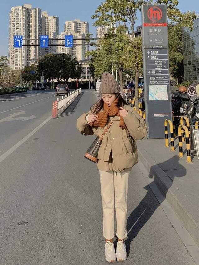 保暖 羽绒服别穿紧身裤了,今年流行这三种搭配方法,不仅时髦还保暖