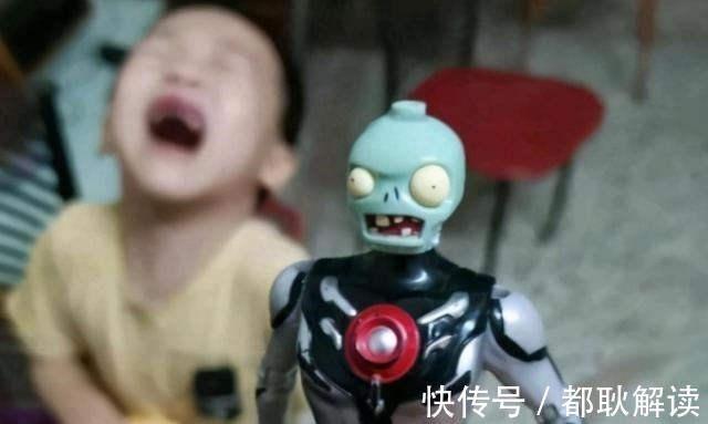 铁甲小宝|网友吐槽把亲戚的奥特曼玩具修好了,为啥他哭得更伤心了
