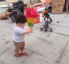 |搞笑GIF：坐地铁时对面坐着一位漂亮的外国妹子，我要搭讪吗