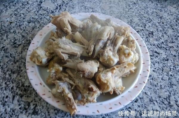 鸡骨棒|老公下酒菜别再只是花生米了，这个菜比它好吃5倍，香到舔盘子