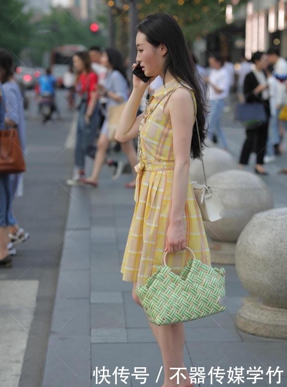  连衣裙|格纹连衣裙，让爱穿裙装的女生，尽显优雅的文艺范，美丽又恬静