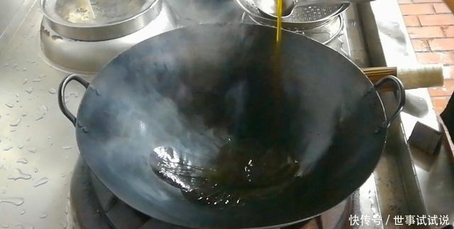 大厨将羊肉加这个一起烧,简单易学,香辣开胃,好吃停不住嘴!