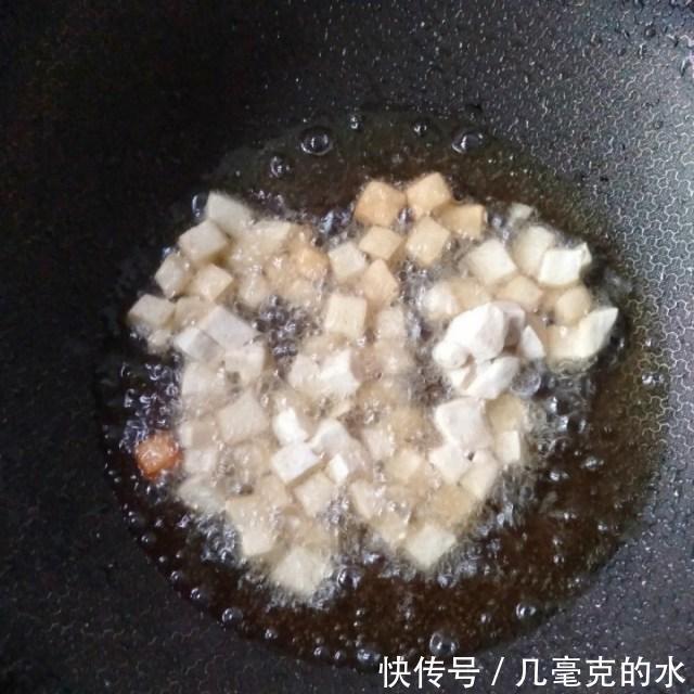 搭配着|豆腐菌菇汤,蔬菜搭配着一道汤菜,非常的美味