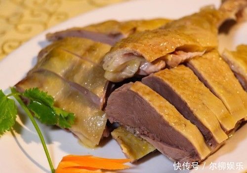 有白切鸡怎么能没有白切鸭呢,鸭肉细腻爽滑,香滑清甜没膻味